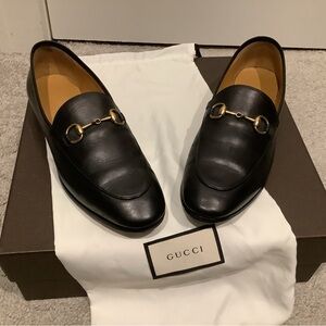 Gucci Black Leather women’s Slip-On Loafers with Gold Accent